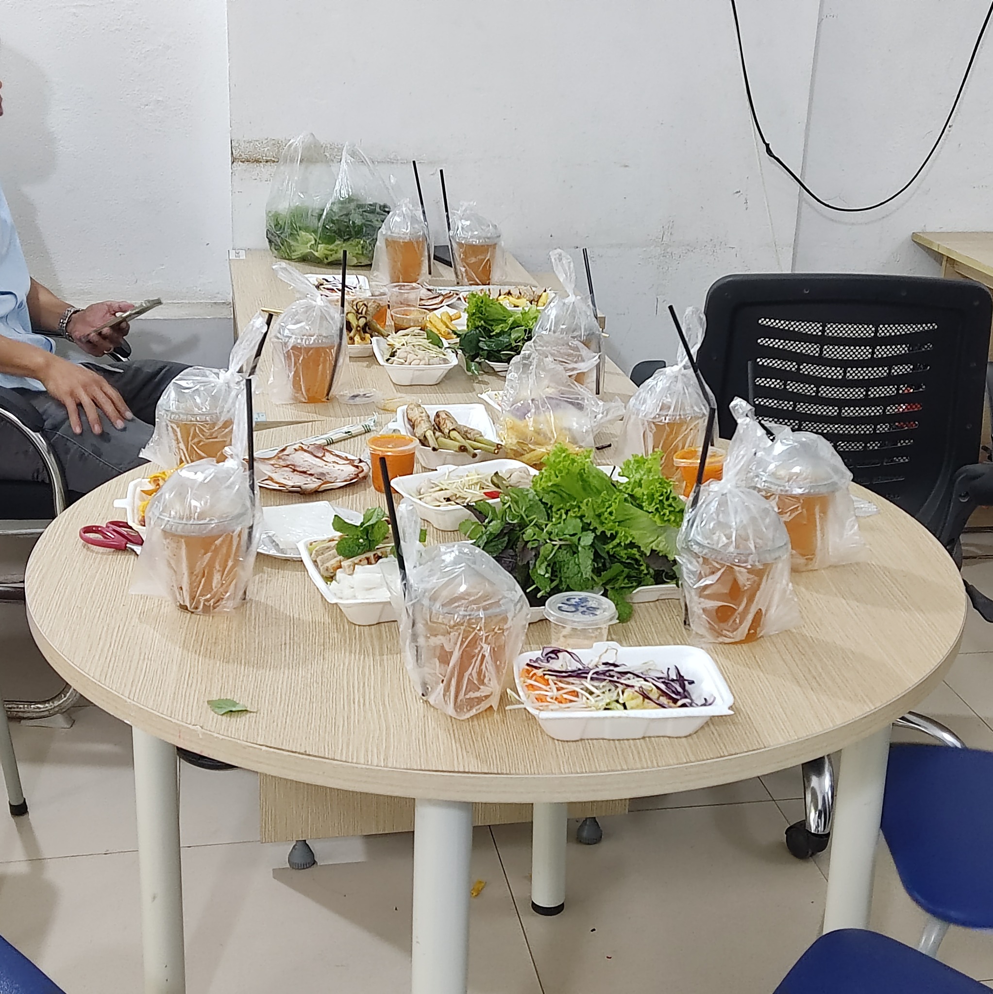VINP TỔ CHỨC SINH NHẬT THÀNH VIÊN TRONG CÔNG TY  – NÉT ĐẸP VĂN HÓA VINP