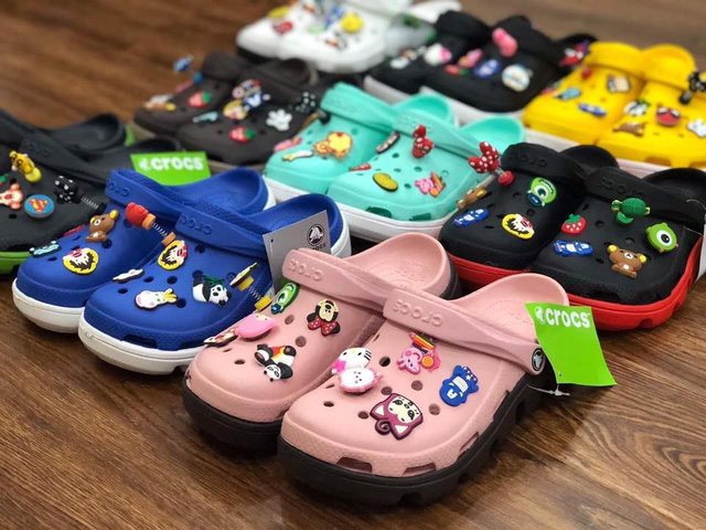 nguồn gốc dép Crocs chính hãng