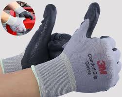 Găng tay 3M với lớp cao su cách điện an toàn