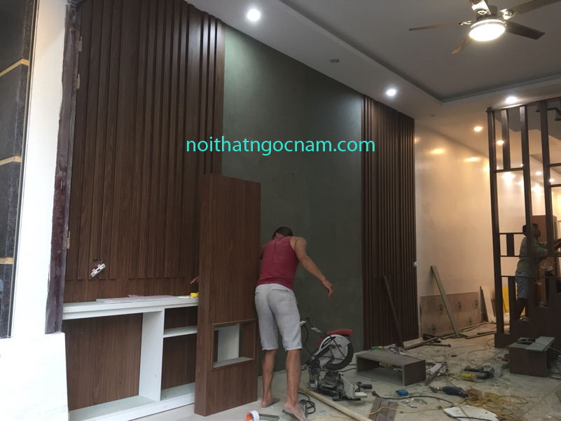 Lắp đặt kệ ti vi và vách trang gỗ công nghiệp ở Bắc Ninh