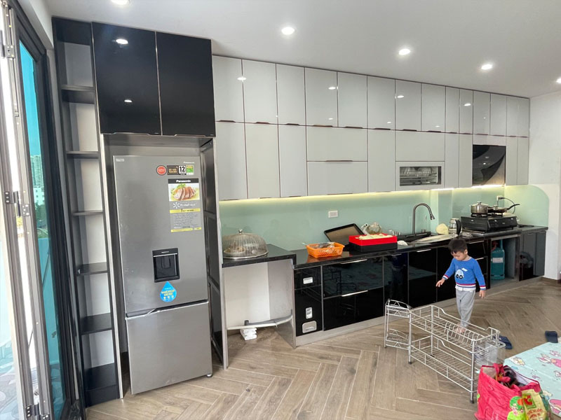 Giá Tủ Bếp Inox Cánh Kính Với Mẫu Mới Nhất