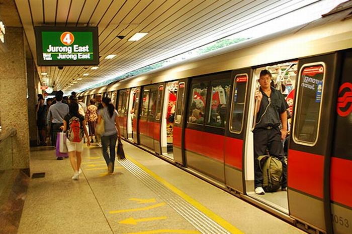 Tàu điện ngầm MRT không người lái ở Singapore