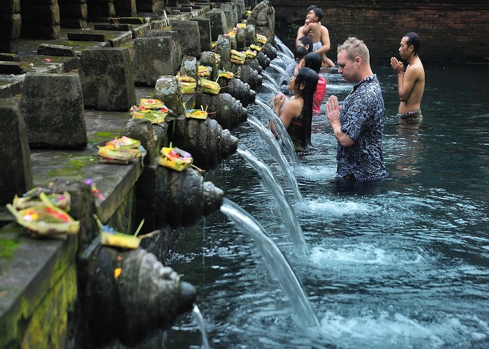 Đền Tampak Siring