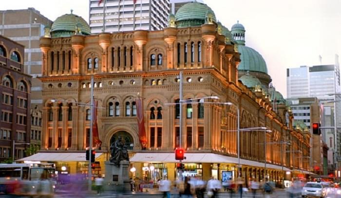 Quý khách tự do mua sắm.Xe đưa quý khách về lại trung tâm Sydney, với hàng loạt trung tâm mua sắm. Quý khách tự do mua sắm