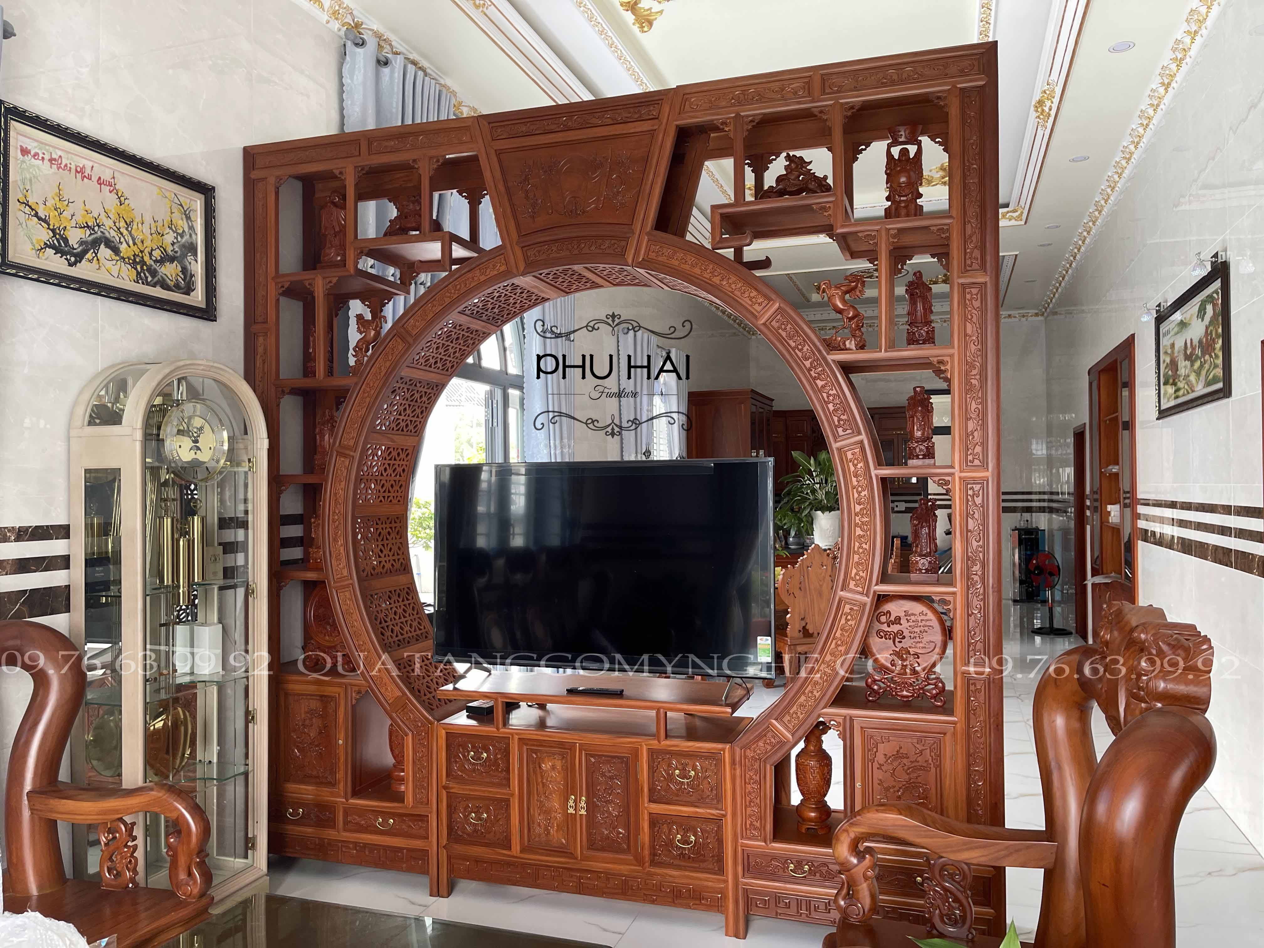 Vách Ngăn Kệ Tivi Phòng Khách Gỗ Tự Nhiên