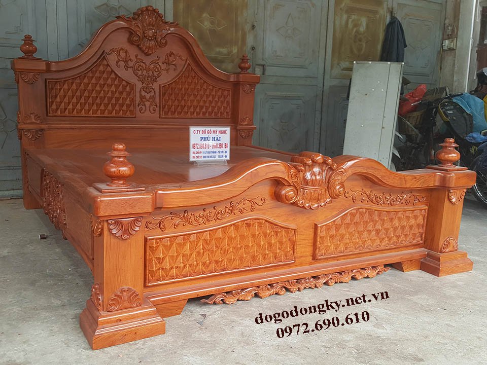 Giường Gỗ Đục Chạm Hoa Văn Cao Cấp 1m8 x 2m