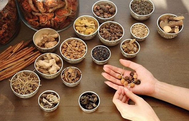 bài thuốc chữa bệnh từ kim ngân hoa