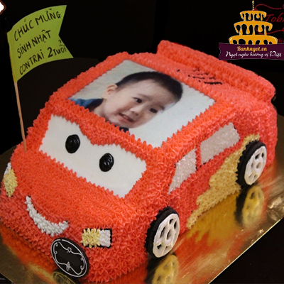Bánh sinh nhật Xe ô tô: Sự độc đáo và sáng tạo sẽ khiến người nhận của bạn cảm thấy bất ngờ với chiếc bánh sinh nhật hình xe ô tô. Với hương vị thơm ngon và màu sắc tươi sáng, chiếc bánh sẽ khiến buổi tiệc sinh nhật của bạn thêm đặc biệt và nổi bật.