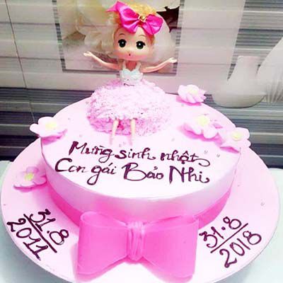 Hãy thưởng thức hình ảnh bánh sinh nhật công chúa cho bé gái, với những gam màu pastel tươi sáng, đế bánh giòn tan cùng những chi tiết hoa lá tuyệt đẹp. Bé gái của bạn sẽ thực sự cảm thấy như một nàng công chúa trong ngày sinh nhật của mình.