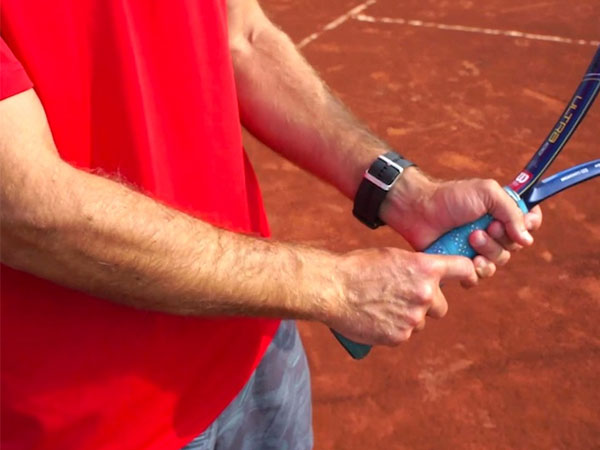 Hướng dẫn cách cầm vợt tennis đúng kỹ thuật cho người mới tham gia