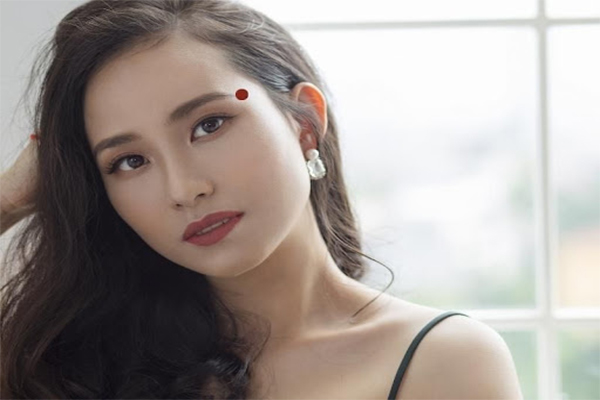 Nốt ruồi dưới lông mày phải của nữ mang ý nghĩa gì đặc biệt? 4 Nốt ruồi son ở dưới lông mày phải của nữ