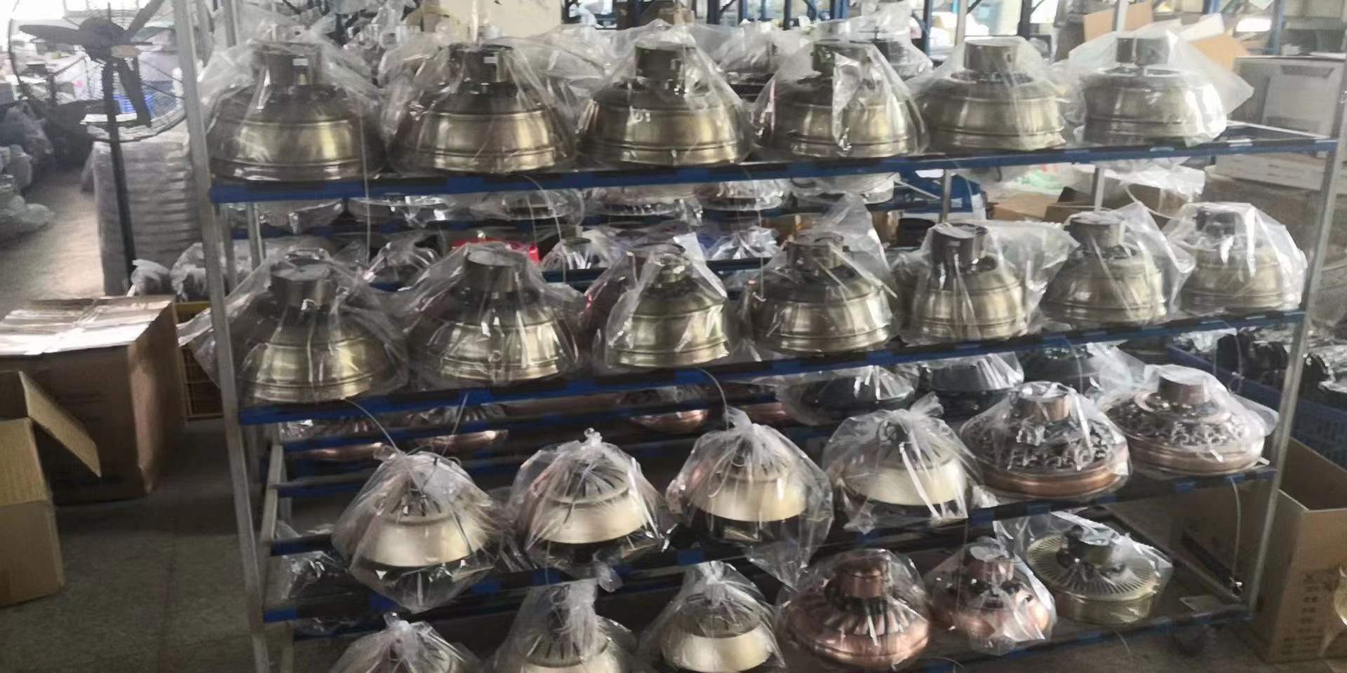 QUẠT TRẦN ĐÈN AT08