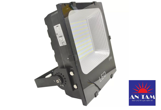 Đèn Pha LED IP 66 mắt led 5054 cao cấp, chóa kim cương 10W -200W