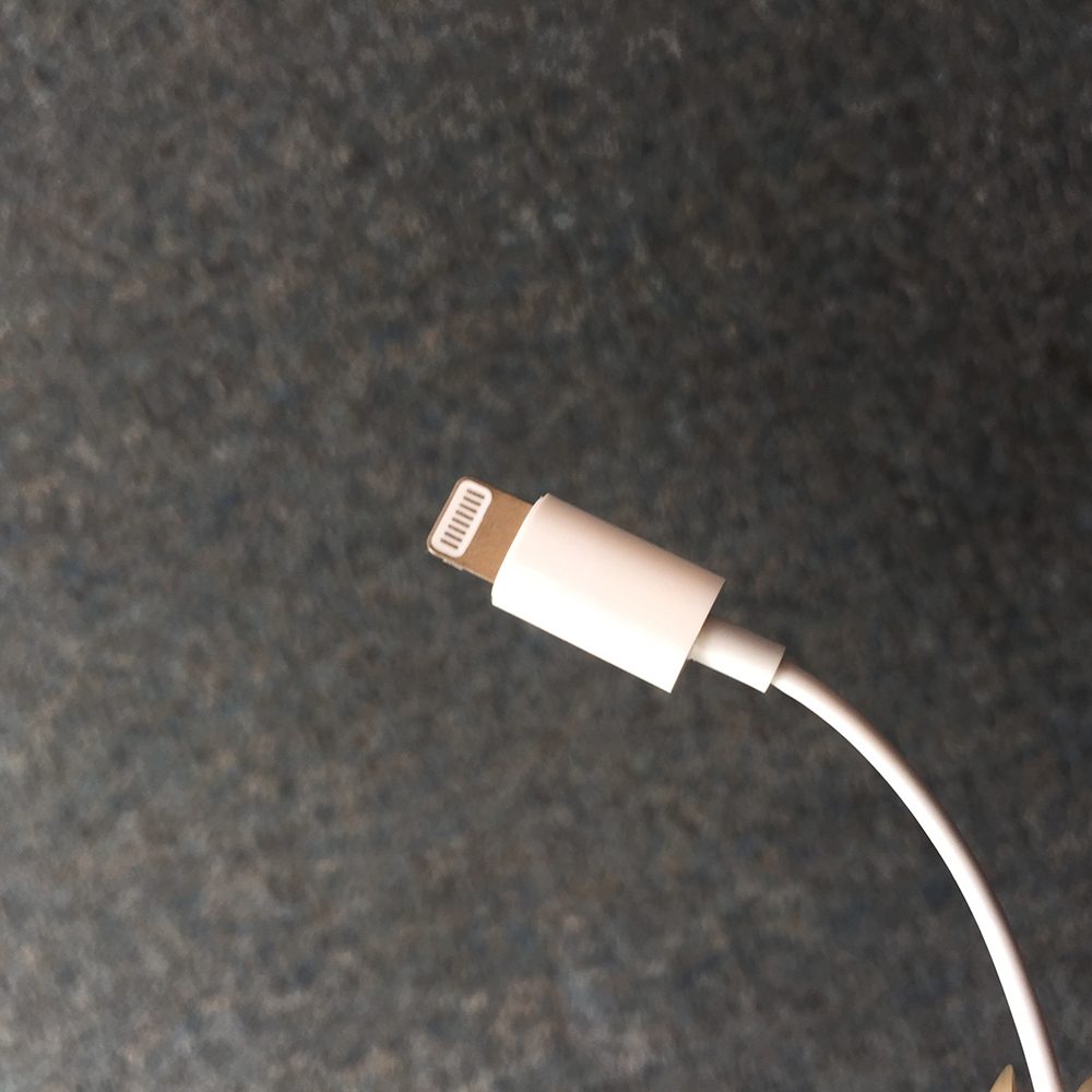Tai Nghe iPhone 13 Pro Max - Chính Hãng