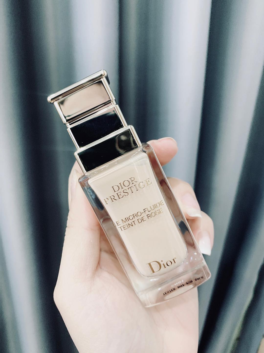 Dior Prestige Tester: Tìm kiếm một loại kem dưỡng chất lượng cao? Dior Prestige Tester sẽ là lựa chọn hoàn hảo cho bạn. Dòng sản phẩm sang trọng này được làm từ những thành phần cao cấp, giúp tái tạo da và làm mờ các nếp nhăn. Hãy xem ảnh sản phẩm để cảm nhận sự khác biệt ngay hôm nay.