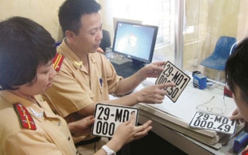 Đăng ký xe máy điện: Dân ngạc nhiên vì thủ tục đăng kí chưa đầy 30 phút