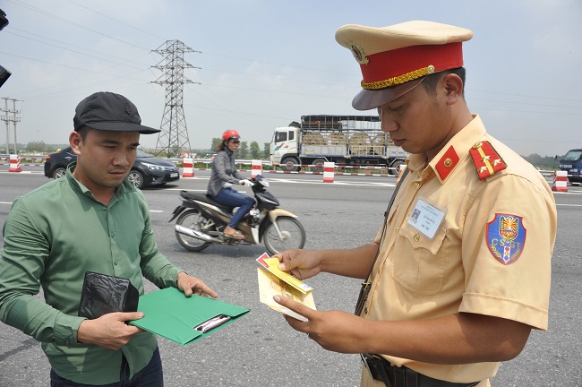 Lỗi vi phạm bị tước quyền sử dụng giấy phép lái xe