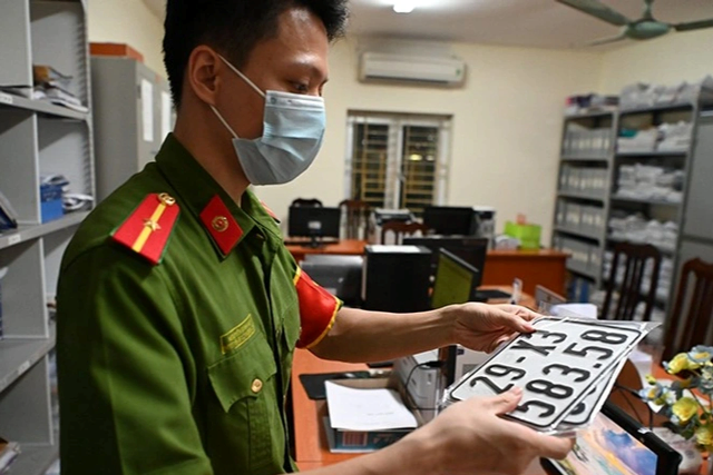 XE ĐĂNG KÝ LẦN ĐẦU CÓ THỂ BẤM BIỂN TRÊN VNEID TỪ 1/8/024