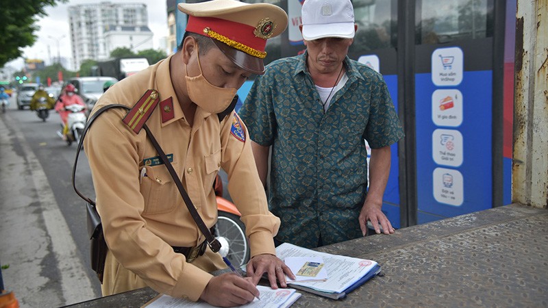 Không nộp phạt vi phạm giao thông sẽ không được đăng ký xe từ ngày 15/8