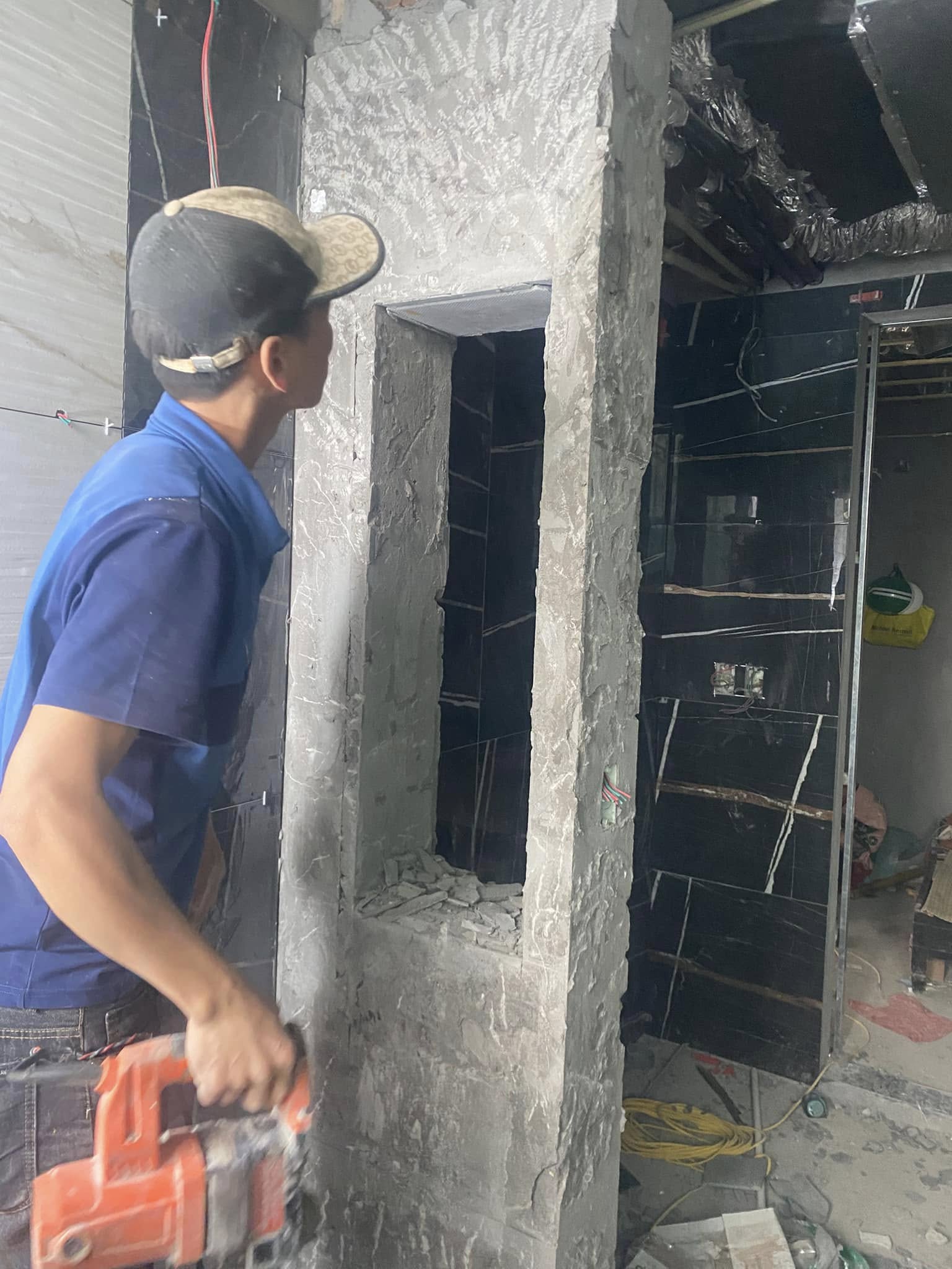 MUA BÒ TIẾC CÁI THỪNG: CHỌN THỢ ỐP LÁT ẨU – HẬU QUẢ ĐẮT GẤP ĐÔI!“
