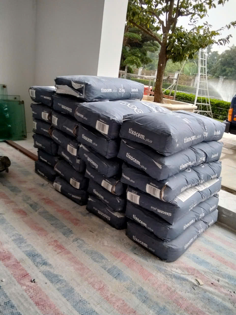 **KEO ỐP LÁT KHÔNG CHỈ ĐỂ “CHO GẠCH BÁM DÍNH”