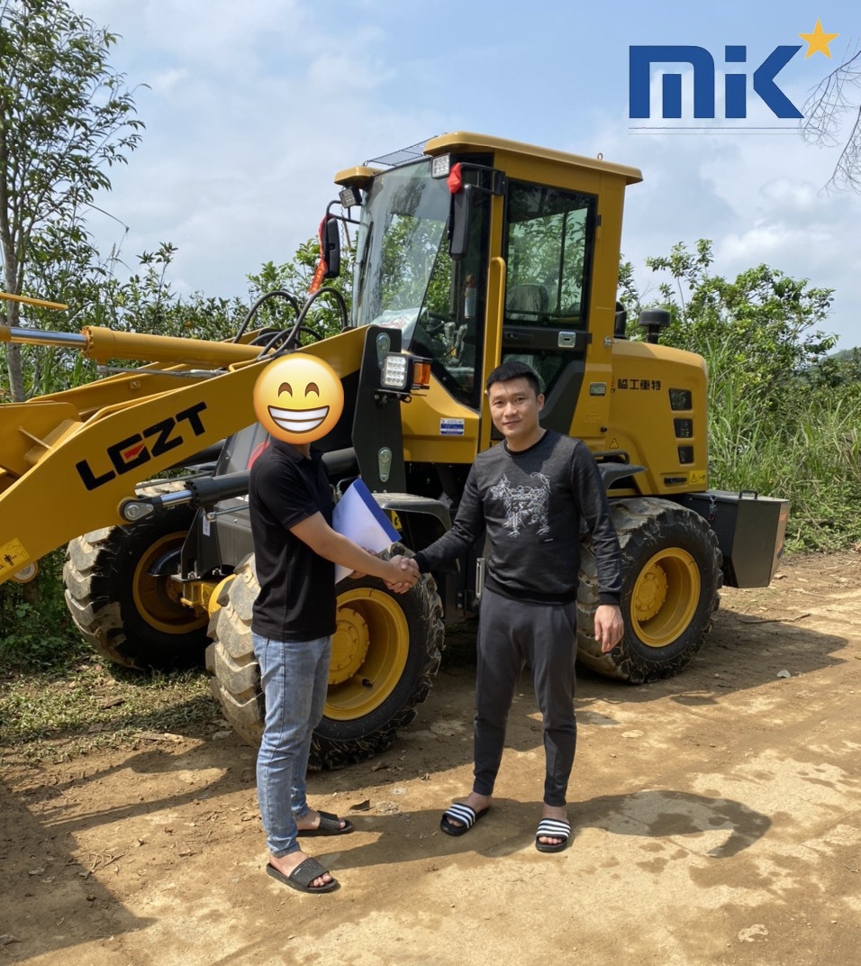 MIK Giao máy xúc lật LGZT cho tuyển thủ Quốc gia MIK Giao máy xúc lật LGZT cho tuyển thủ Quốc gia