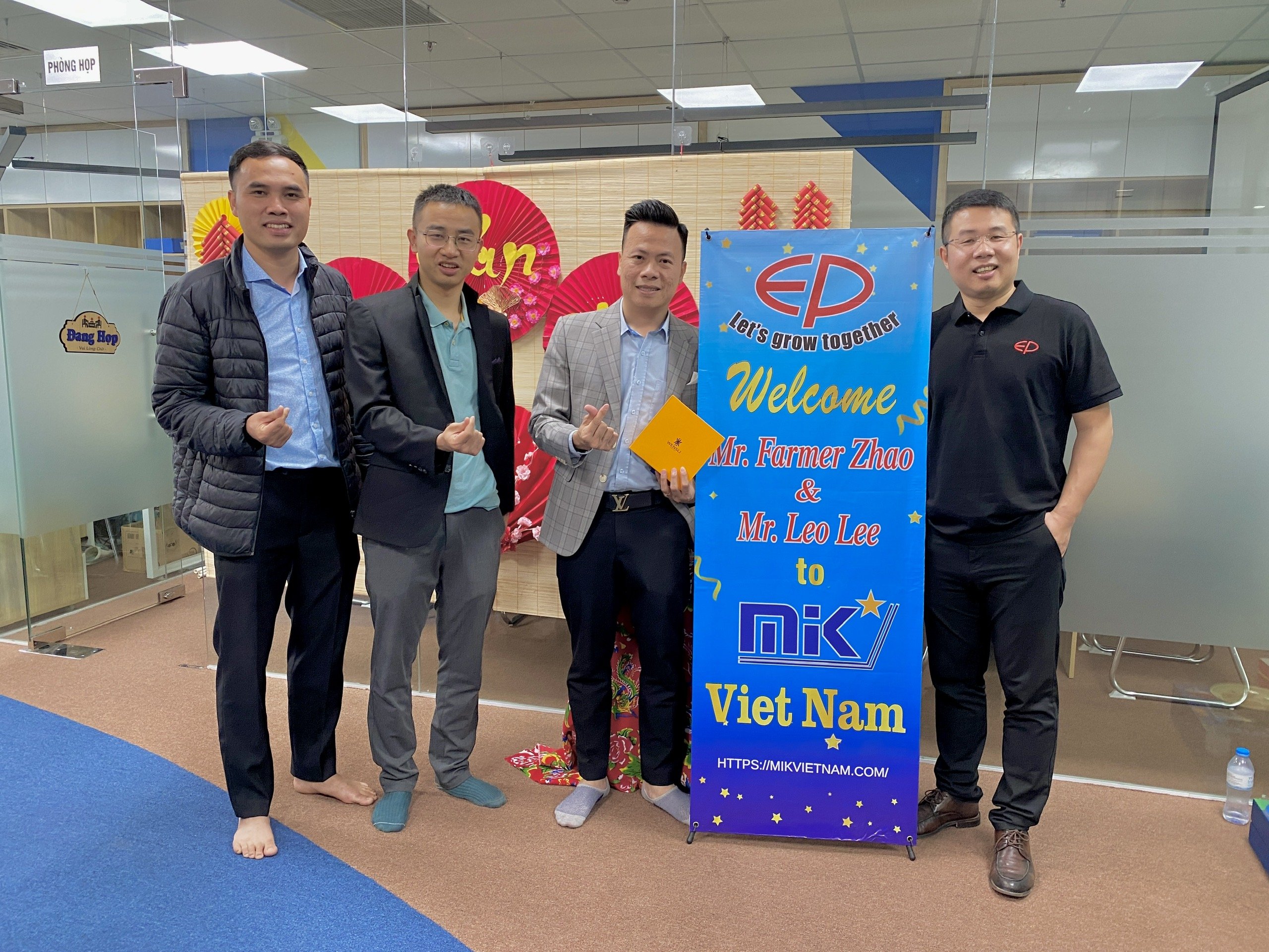 Gặp mặt đối tác từ tập đoàn EP Equipment - Mr Farmer Zhao & Mr Leo Lee - Máy Xây Dựng MIK Việt Nam Gặp mặt đối tác từ tập đoàn EP Equipment - Mr Farmer Zhao & Mr Leo Lee - Máy Xây Dựng MIK Việt Nam