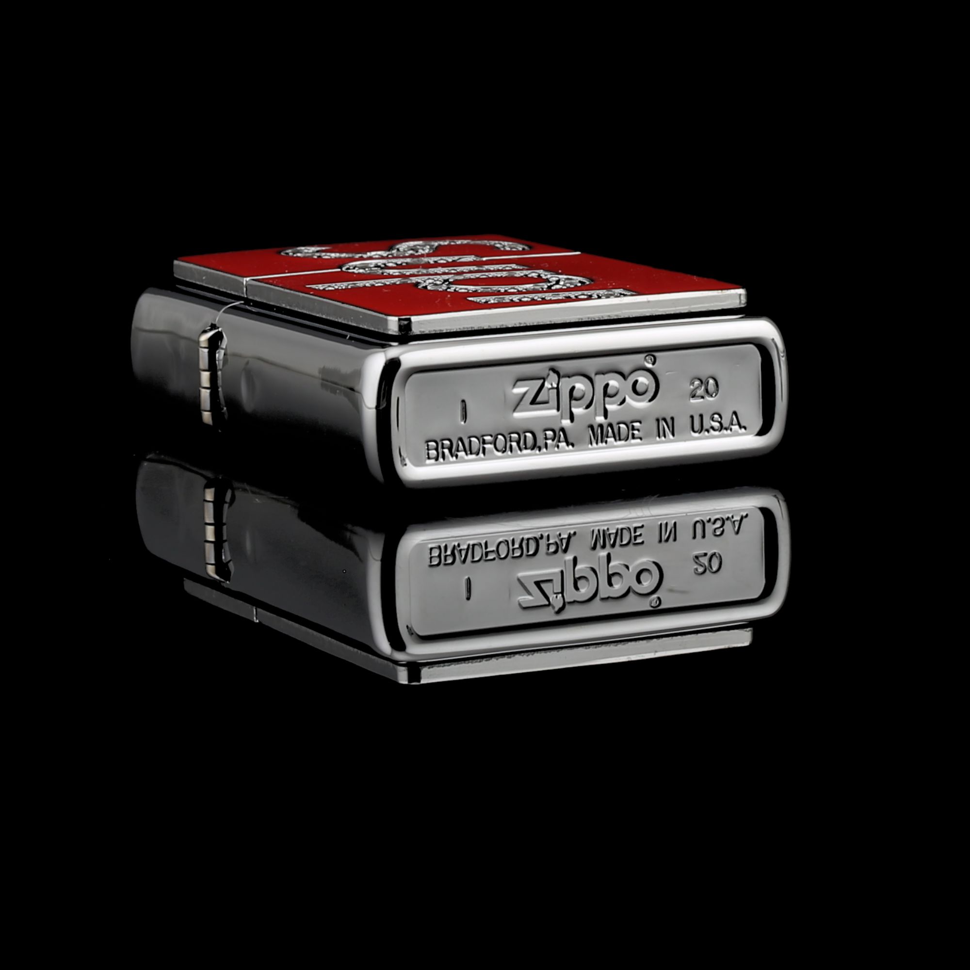 Zippo-SUPREME-EMBLE-2000-hype-beast-gia-tri-cao-gen-z-gioi-tre-rich-kid-op-noi-chat