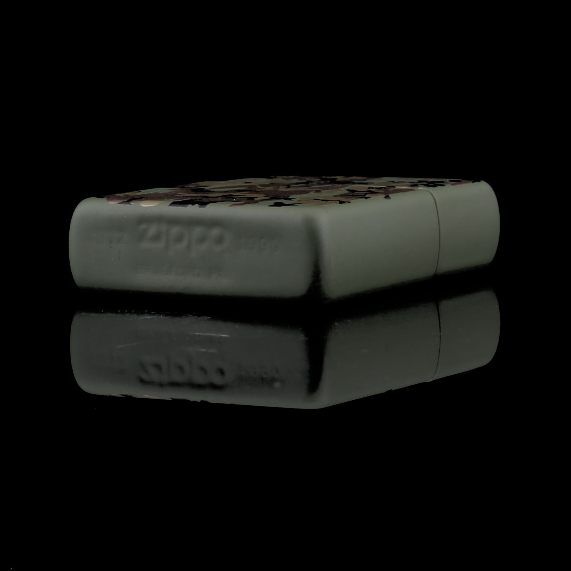 Zippo-CAMO-MATTE-1932-1990-zippo-la-ma-chu-nien-co-quy-mau-camo-limited-cua-hang-zippo-la-ma-uy-tin-tai-sai-gon