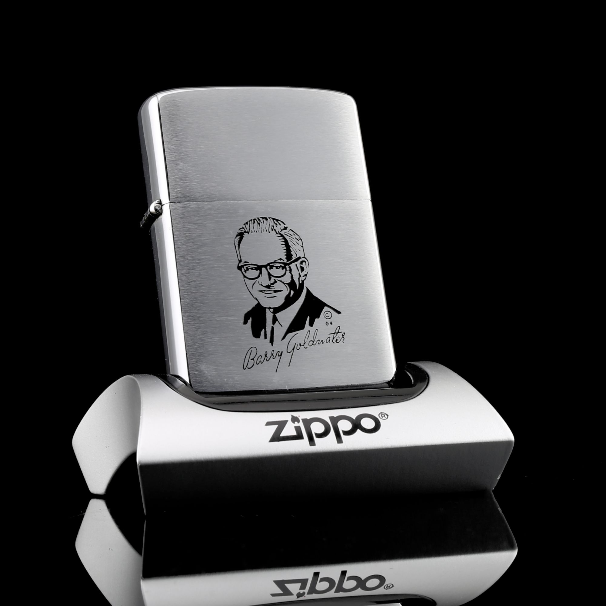 Zippo-co-dien-in-hinh-ong-to-zippo-196-sieu-hiem-moi-100%-chua-qua-su-dung