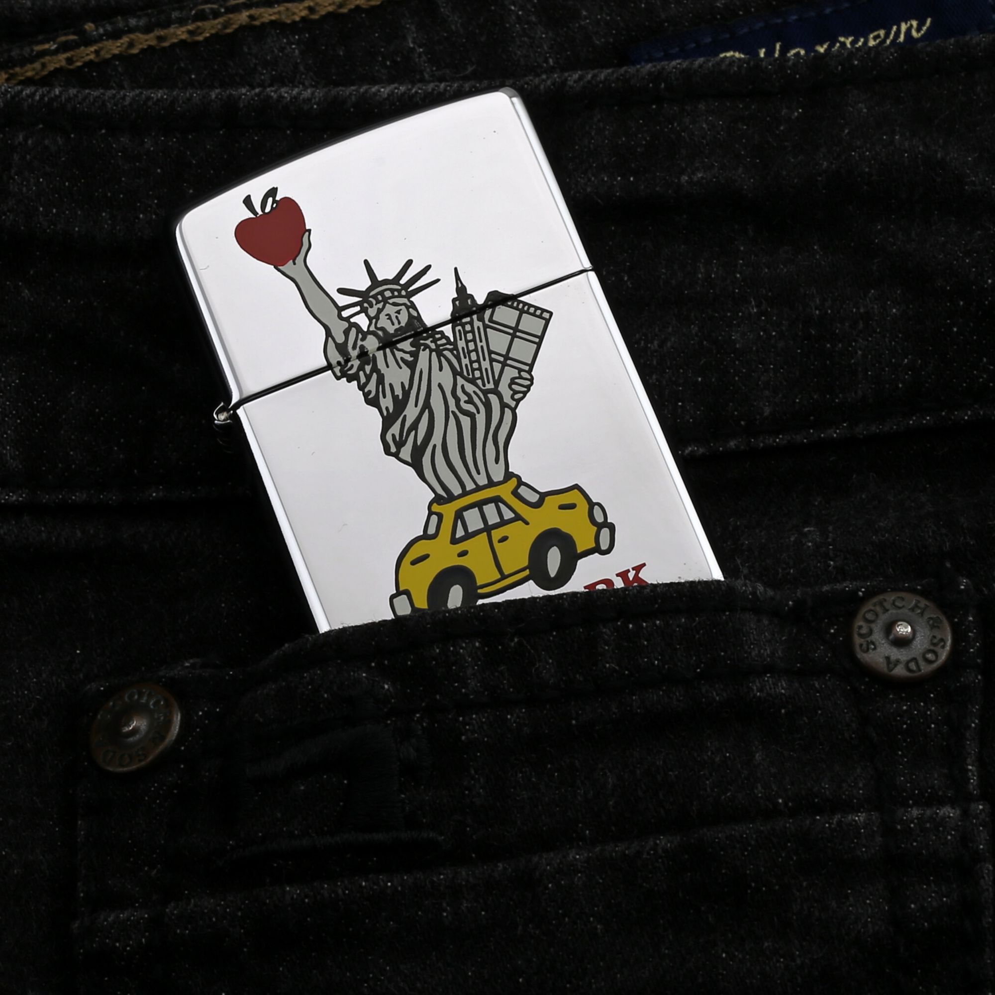 Zippo-LIBERY-CAR-NEW-YORK-PAINT-XII-1996-nu-than-tu-do-trai-tao-xe-vang-yellow-car-red-apple-doc-dao