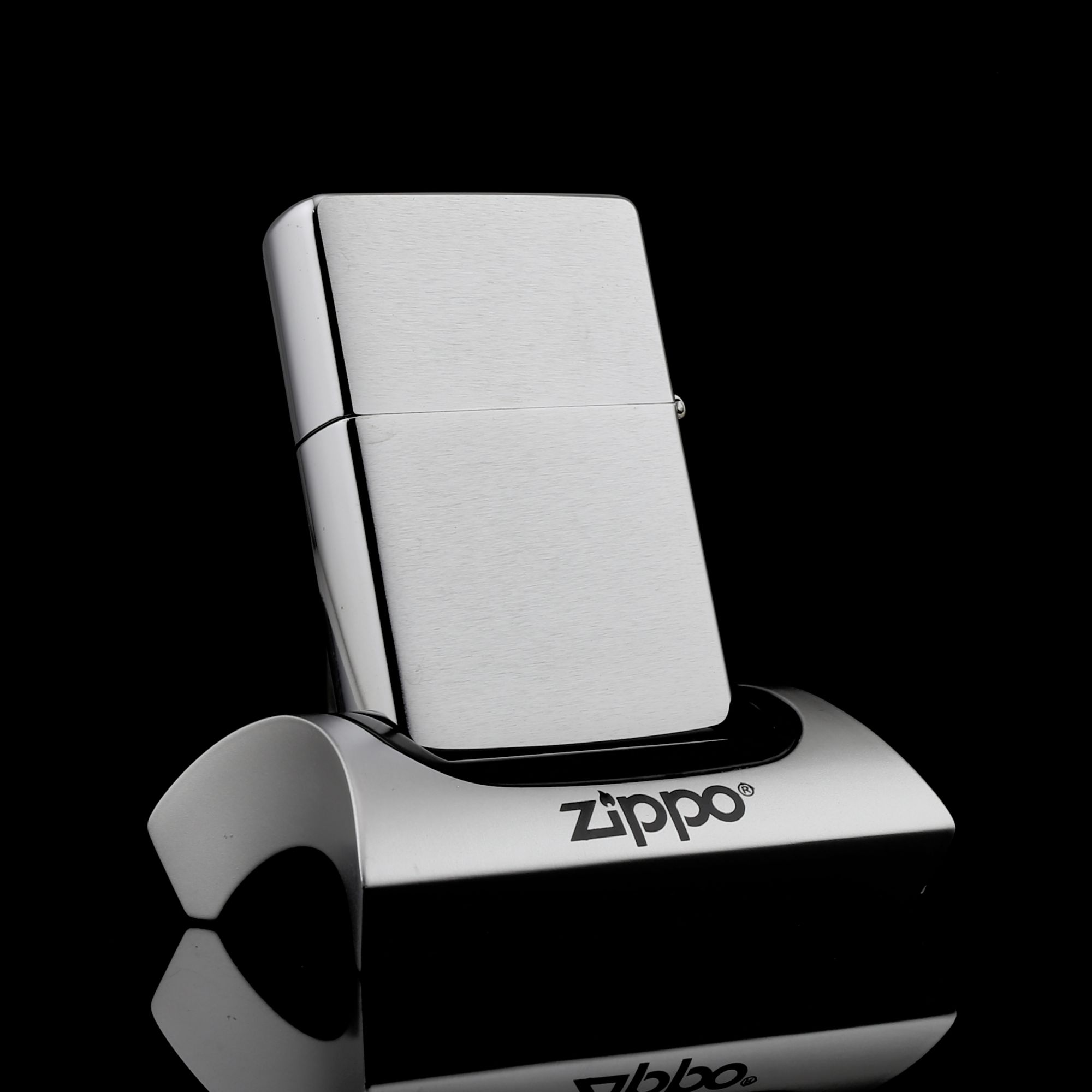 Zippo-ASPICE-DAKS-1989-phien-ban-vuong-dam-tay-cuc-dep-zippo-co-quy-hiem-la-ma-dep-doc-la