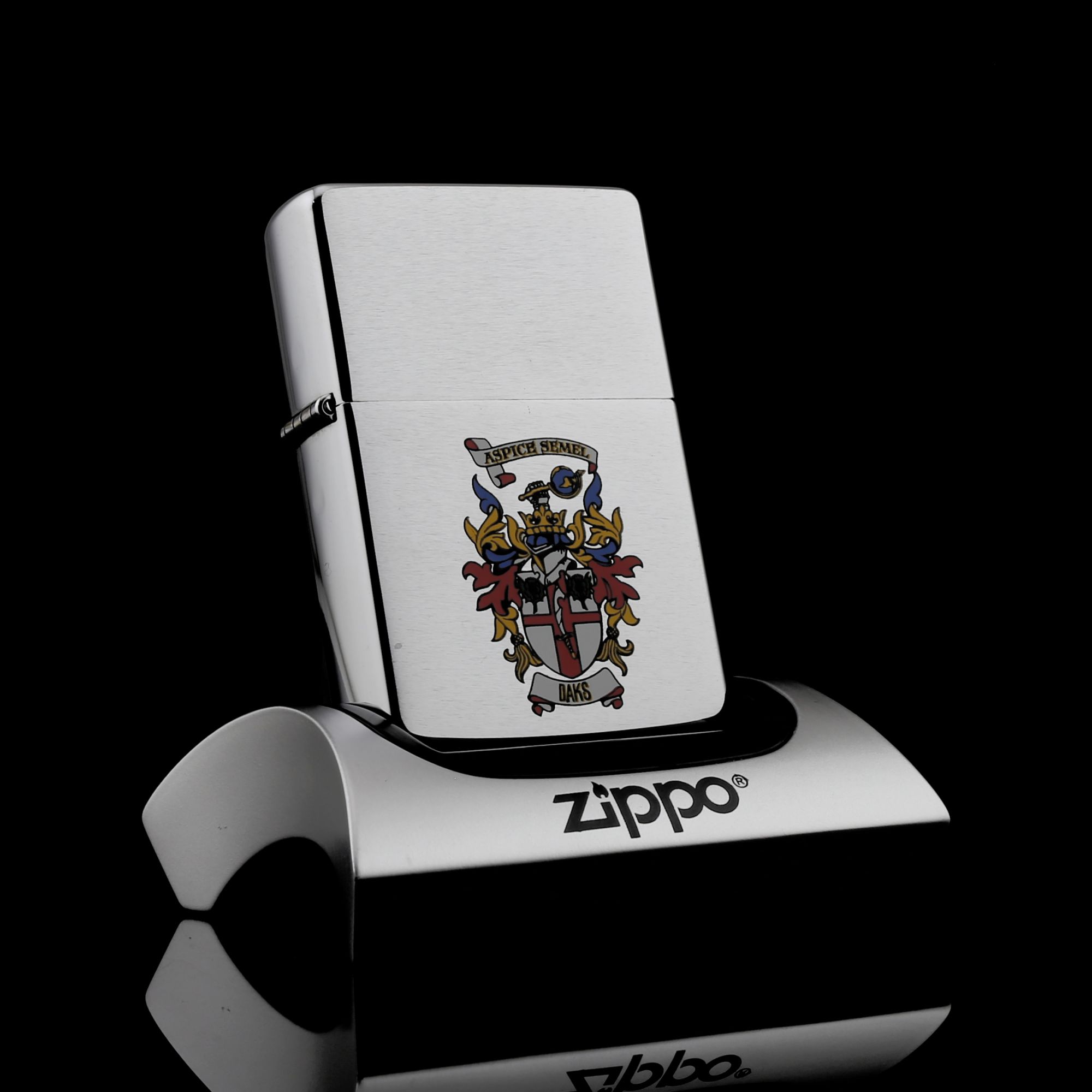 Zippo-ASPICE-DAKS-1989-phien-ban-vuong-dam-tay-cuc-dep-zippo-co-quy-hiem-la-ma