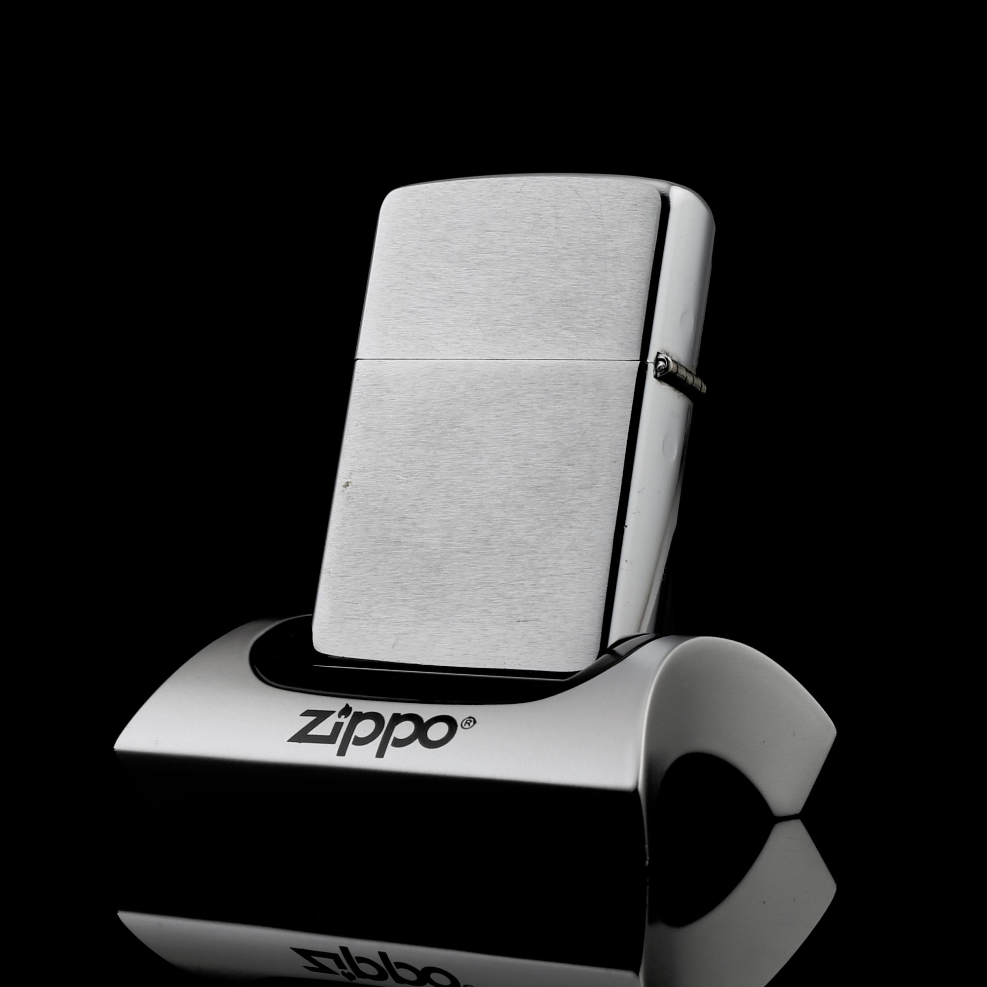 Zippo-classic-brushed-van-ngang-co-la-ma-in-hinh-co-italy-i-love-italy-sieu-hiem-sai-gon