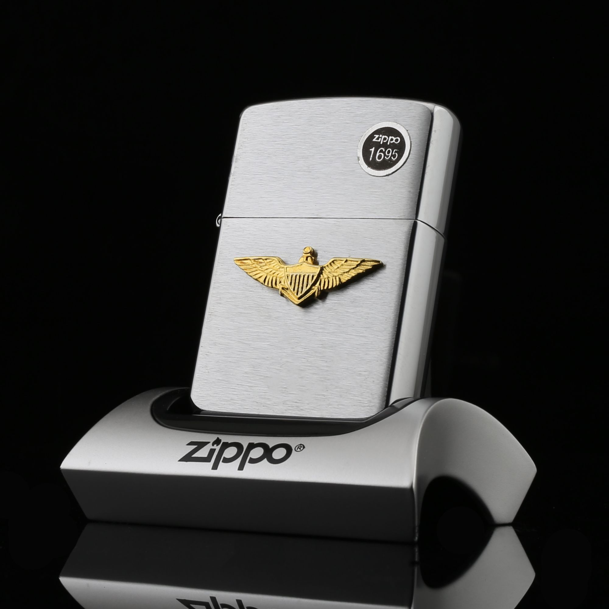 Zippo-la-ma-op-noi-emble-logo-dai-bang-Eagle-Wings-XII-1996-cua-hang-ban-zippo-uy-tin-nhat-sai-gon-sieu-hiem