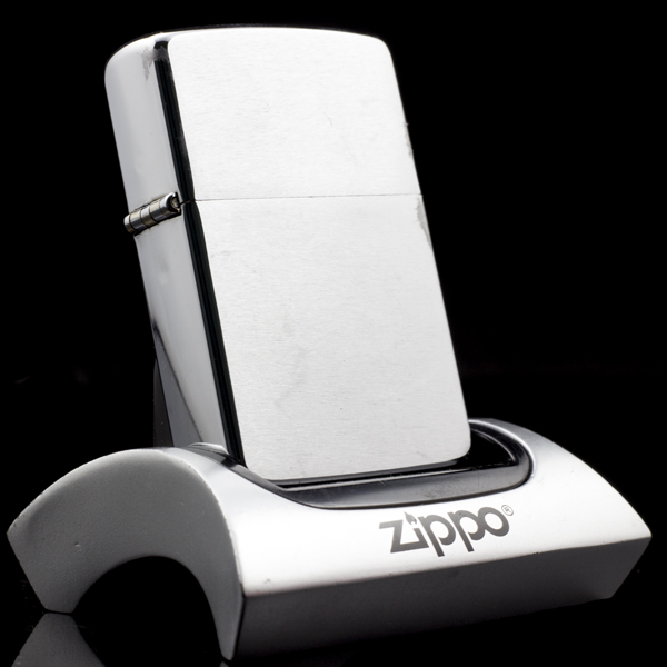 Zippo-brushed-chrome-4-gach-1986-nhap-khau