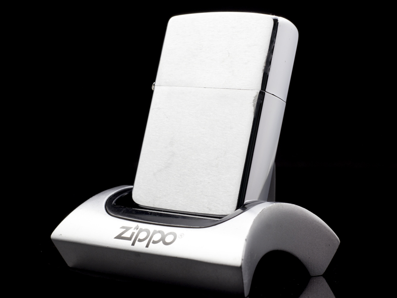 Zippo-brushed-chrome-4-gach-1986-nhap-khau