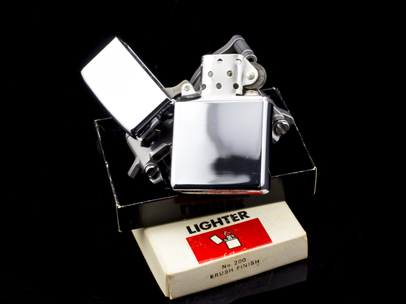 Zippo-high-polish-chrome-8-gach-1982-qui