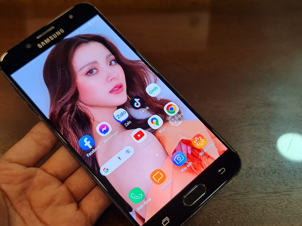 Samsung J7 Plus Zin cũ giá rẻ được bán tại shop Nguyên Linh