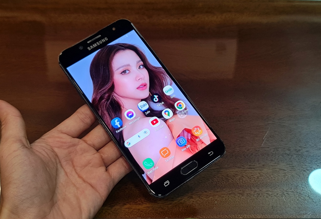 Samsung J7 Plus Zin cũ giá rẻ được bán tại shop Nguyên Linh