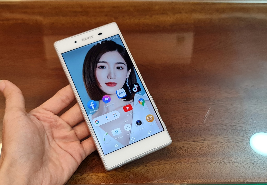 Sony Z5 docomo zin cũ giá rẻ được bán tại shop Nguyên Linh