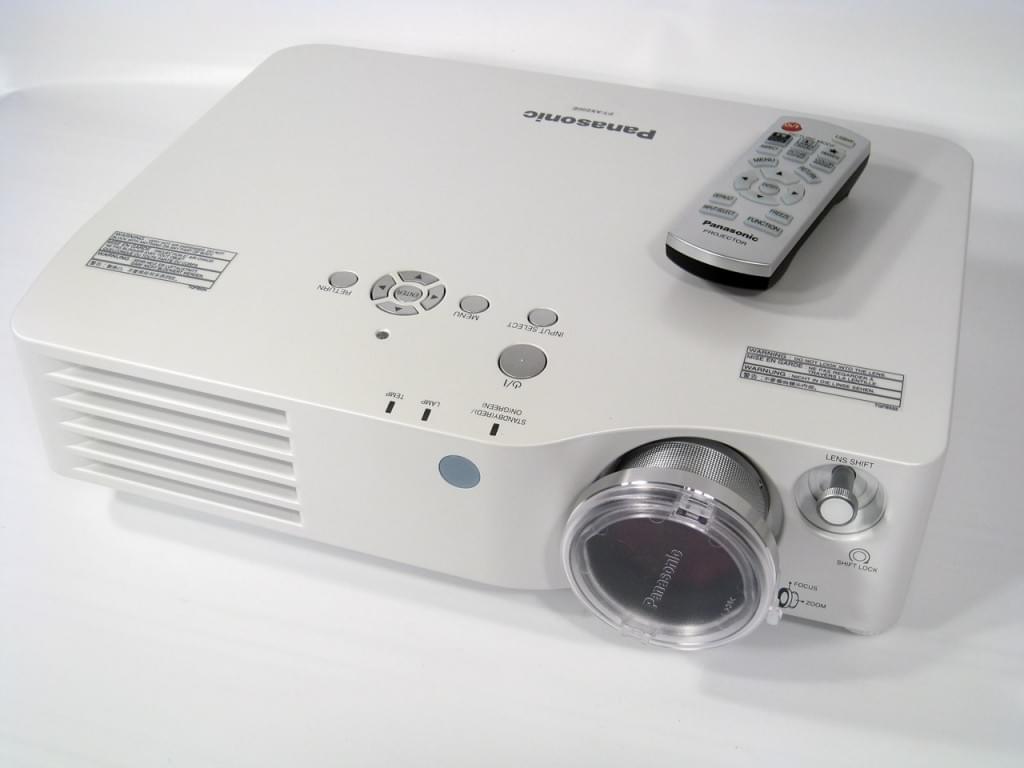 Máy chiếu Panasonic PT-EZ580E