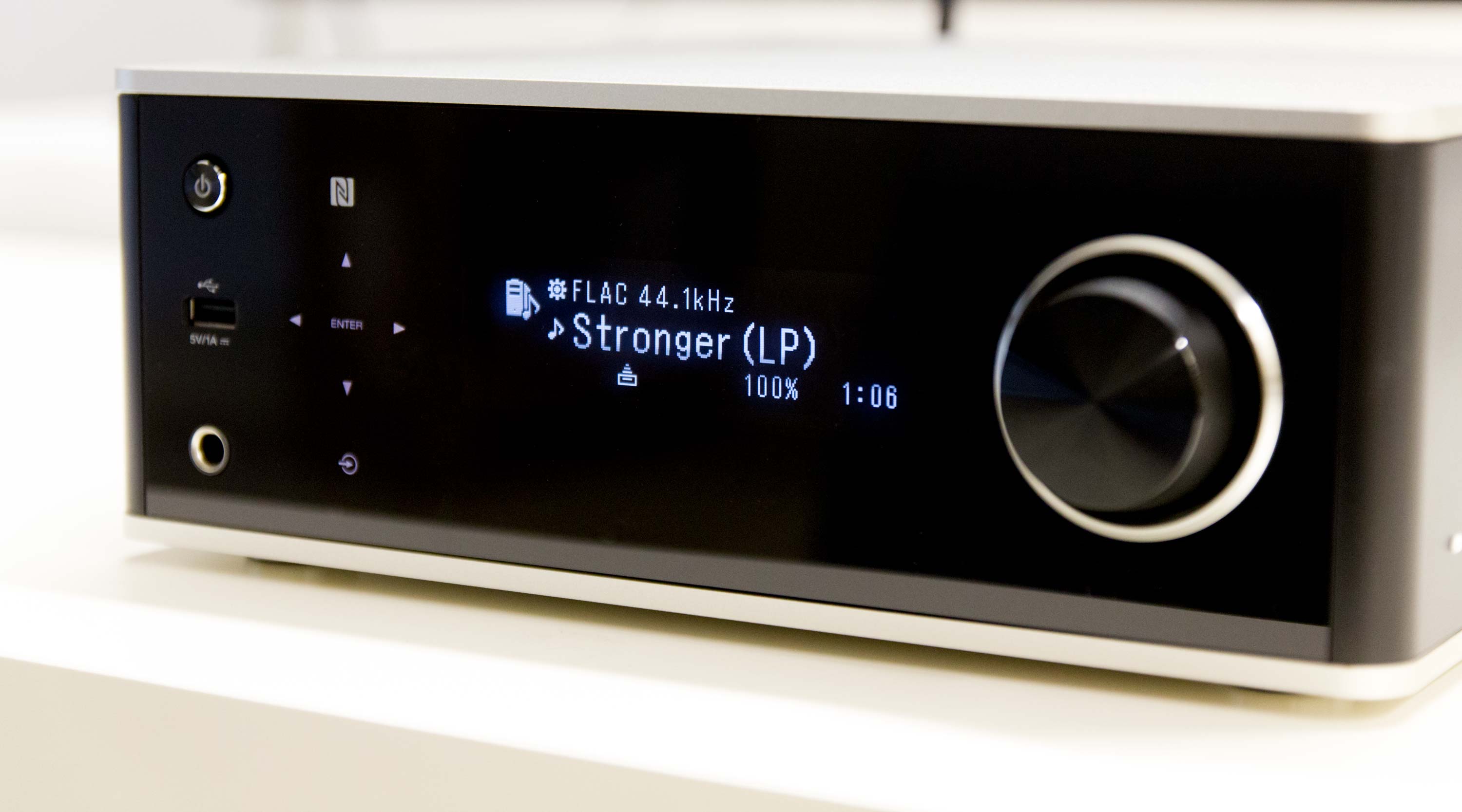 Denon DRA100 Phát các file nhạc từ trong PC thông qua ngõ DLNA Denon DRA100 Phát các file nhạc từ trong PC thông qua ngõ DLNA