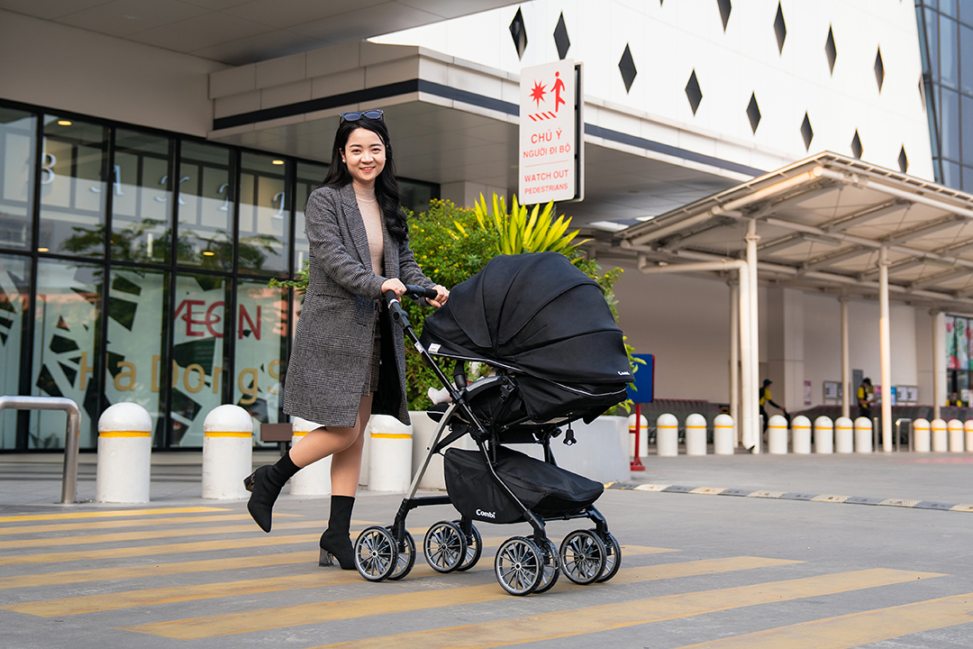 Xe đẩy Umbretta hiệu Combi