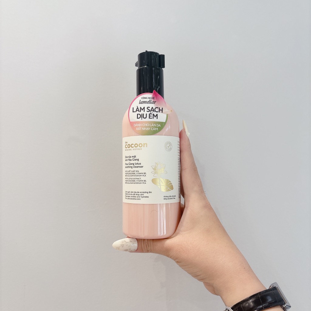 Sữa rửa mặt sen Hậu Giang Cocoon 310ml