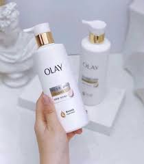 Sữa Dưỡng Thể Olay Body B3 Vitamin C Optic Glow Radiance Dưỡng Trắng Toàn Thân 250ml
