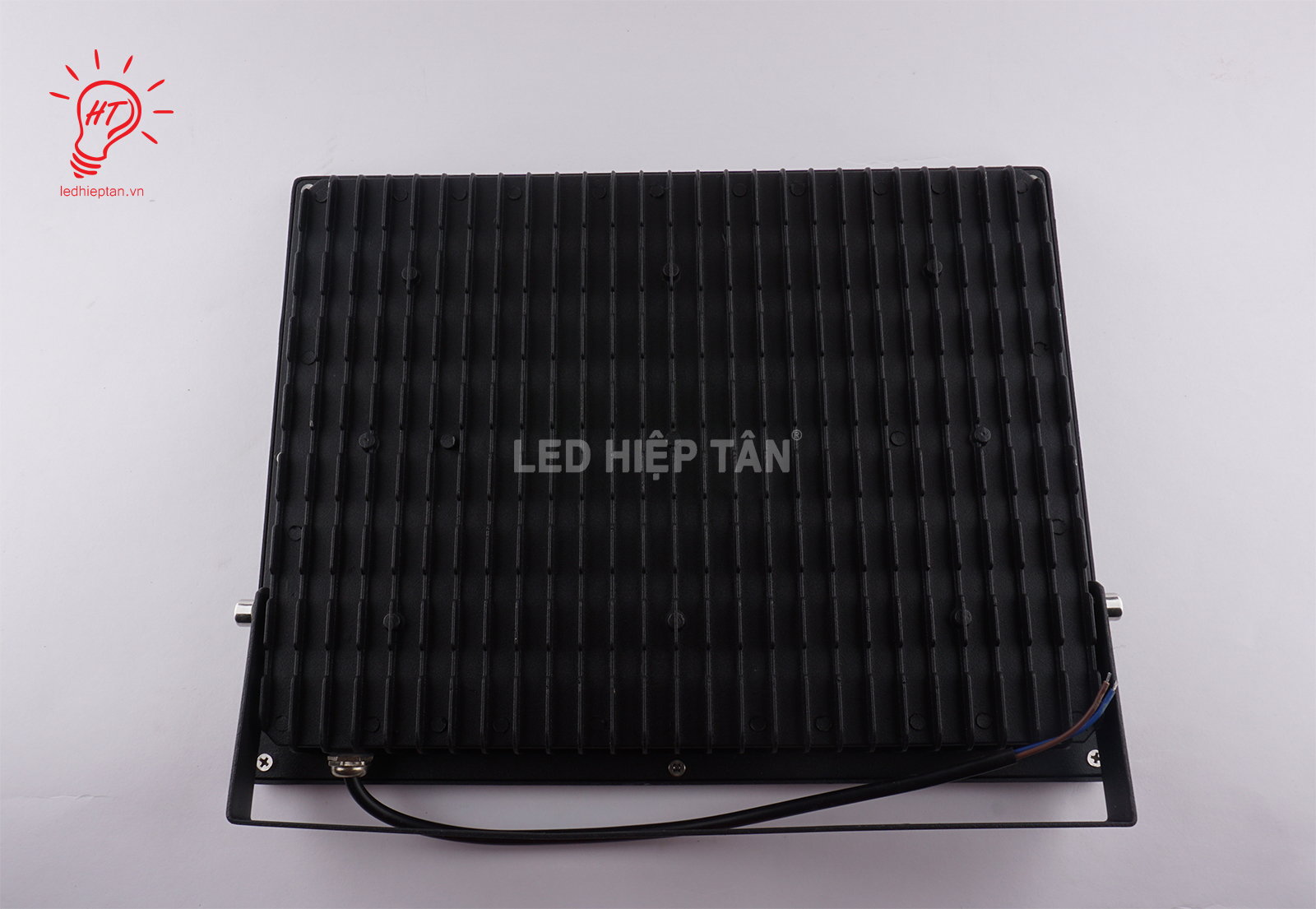 trang - Đèn pha trắng 150W - Led Hiệp Tân - Vật tư led Untitled-3-cb23ed6d-f475-4570-b3ea-bc8e762c1743