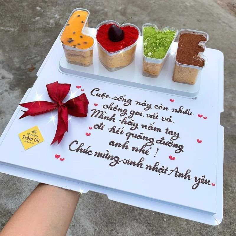 Set hộp mika chữ I love U, Love đựng bánh mousse, tiramisu, bông lan, rau câu Set Hộp Mika Chữ I Love U, Love Đựng Bánh Mousse, Tiramisu, Bông Lan, Rau Câu