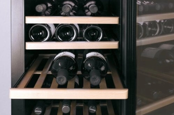 Tủ bảo quản rượu vang Caso WineComfort Black | 38 chai