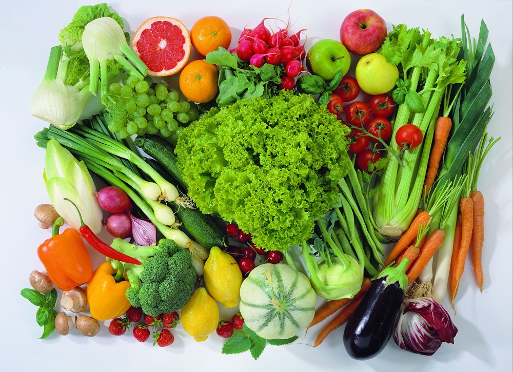 Chế độ ăn giảm cân cần có sự góp mặt của hoa quả và rau củ